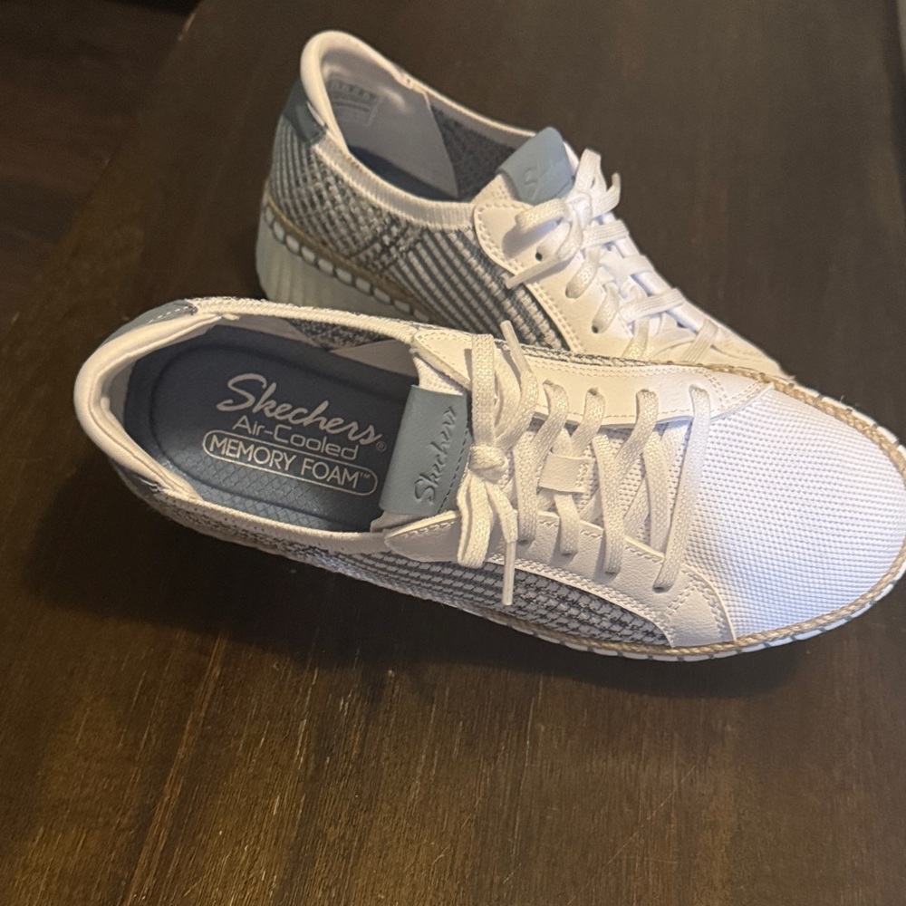 Skechers Women's White and Blue Sneakers